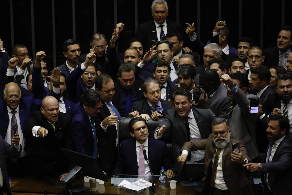 Motta busca Centrão e esquerda para barrar avanço bolsonarista na Câmara