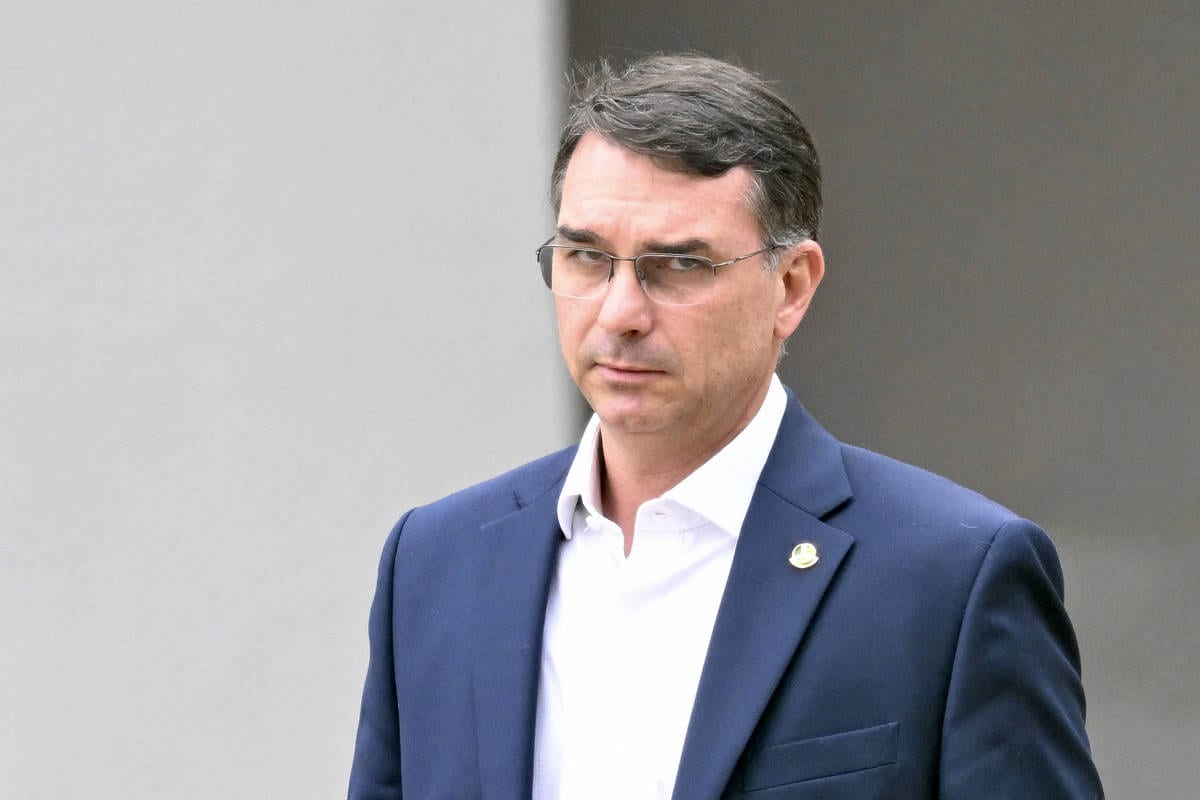 Carta golpista de Flávio é rejeitada por aliados próximos, que veem postura perigosa