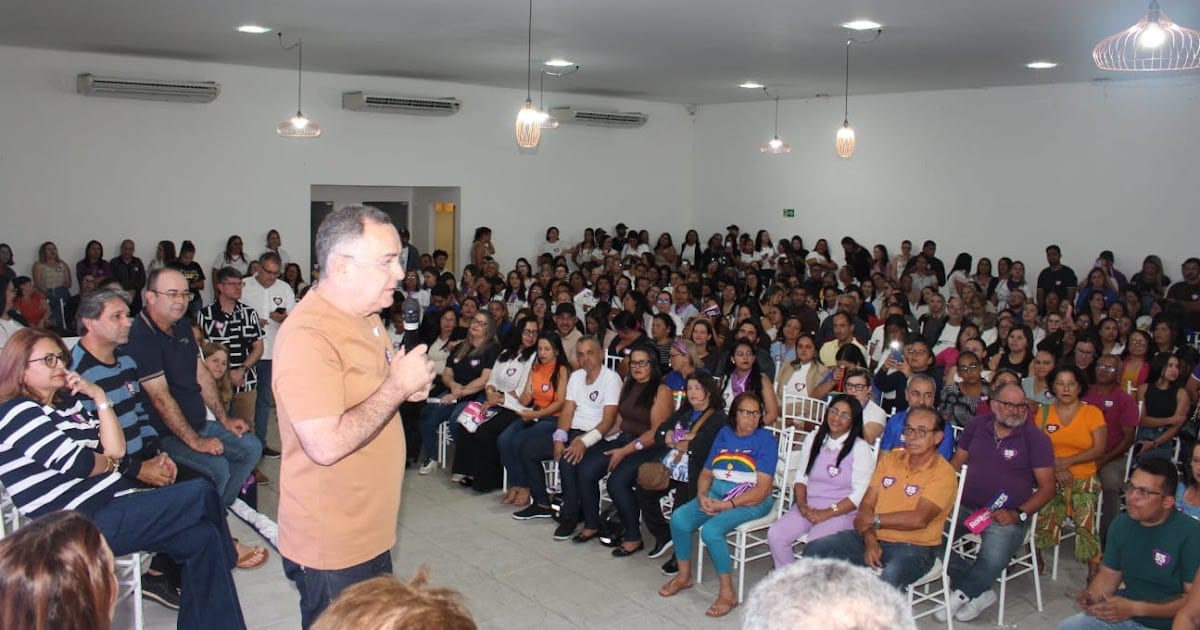 Zeca reúne milhares em Arcoverde e lança apoio a três candidatos