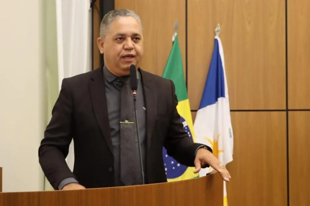 Eudes Assis pede semáforos e melhorias na sinalização de Taquaralto