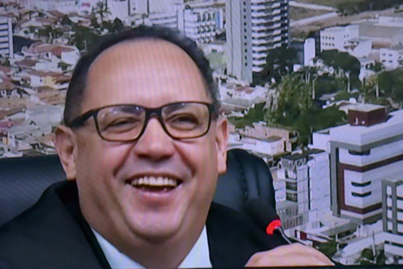 Eleições 2028 | animado, Luciano Gomes crava Viviane como futura prefeita de Vitória da Conquista