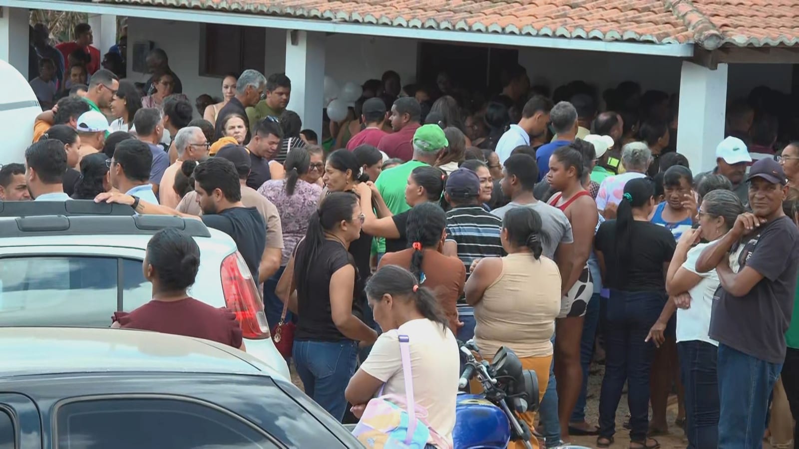 Casal morto em grave acidente entre caminhonete e van na PB é velado e sepultado
