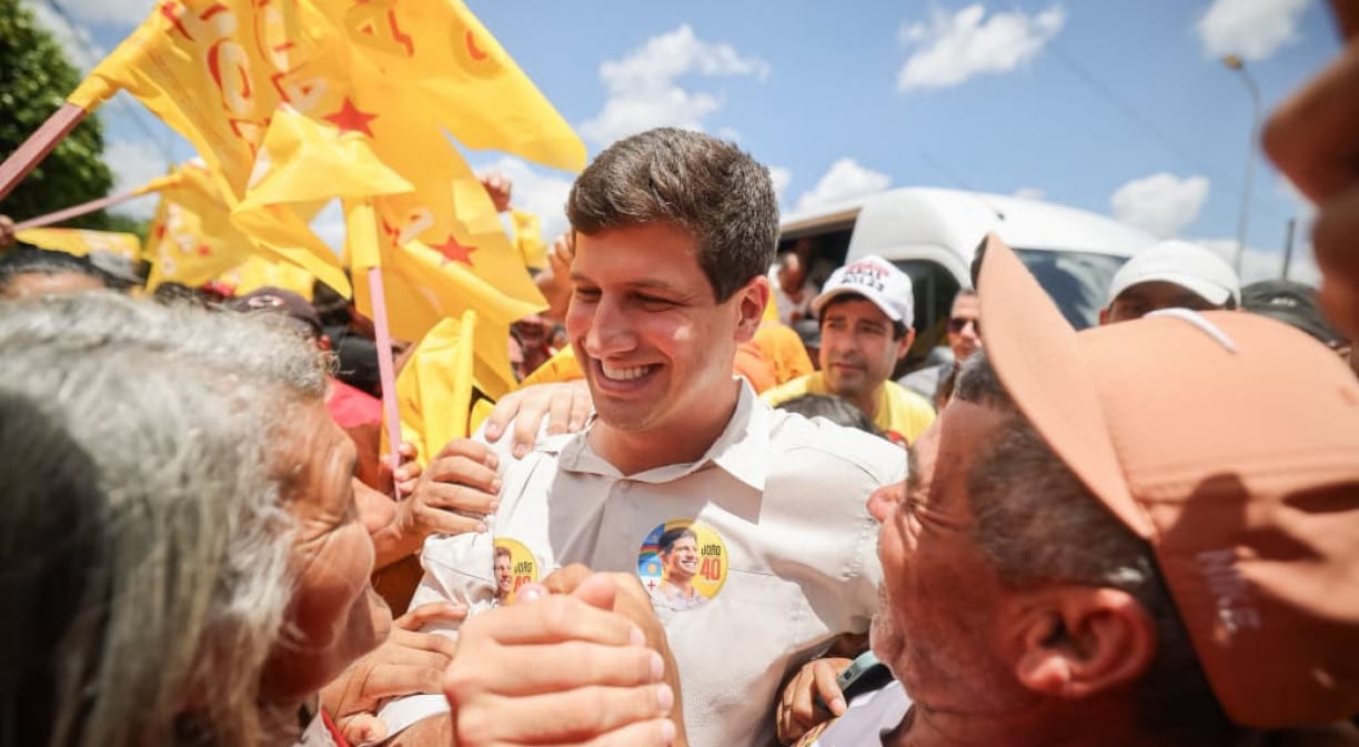 João Campos diz que primeira medida será tirar grades do Palácio