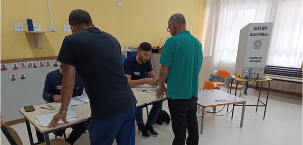 Segundo turno da eleição presidencial ocorre de forma tranquila no litoral
