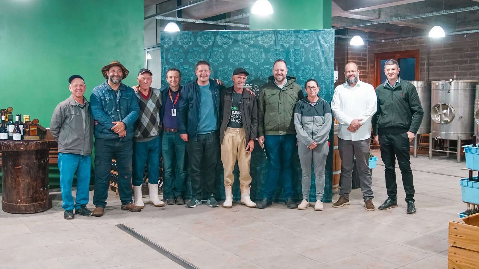 Prefeitura entrega restauração das cabeceiras do pontilhão na FR-65
