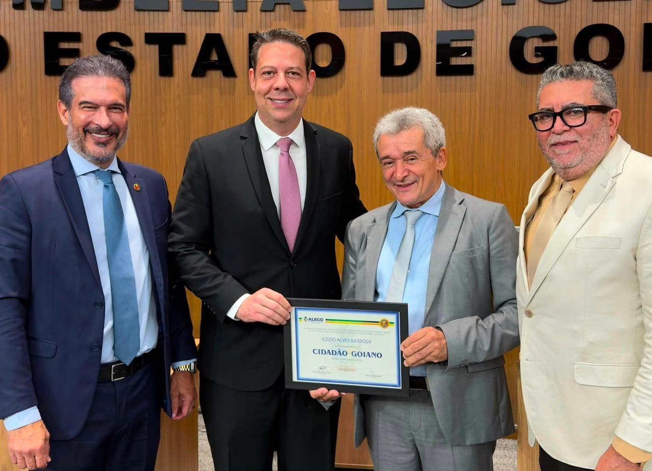 Dr. Ezizio Barbosa recebe Título de Cidadão Goiano na Alego