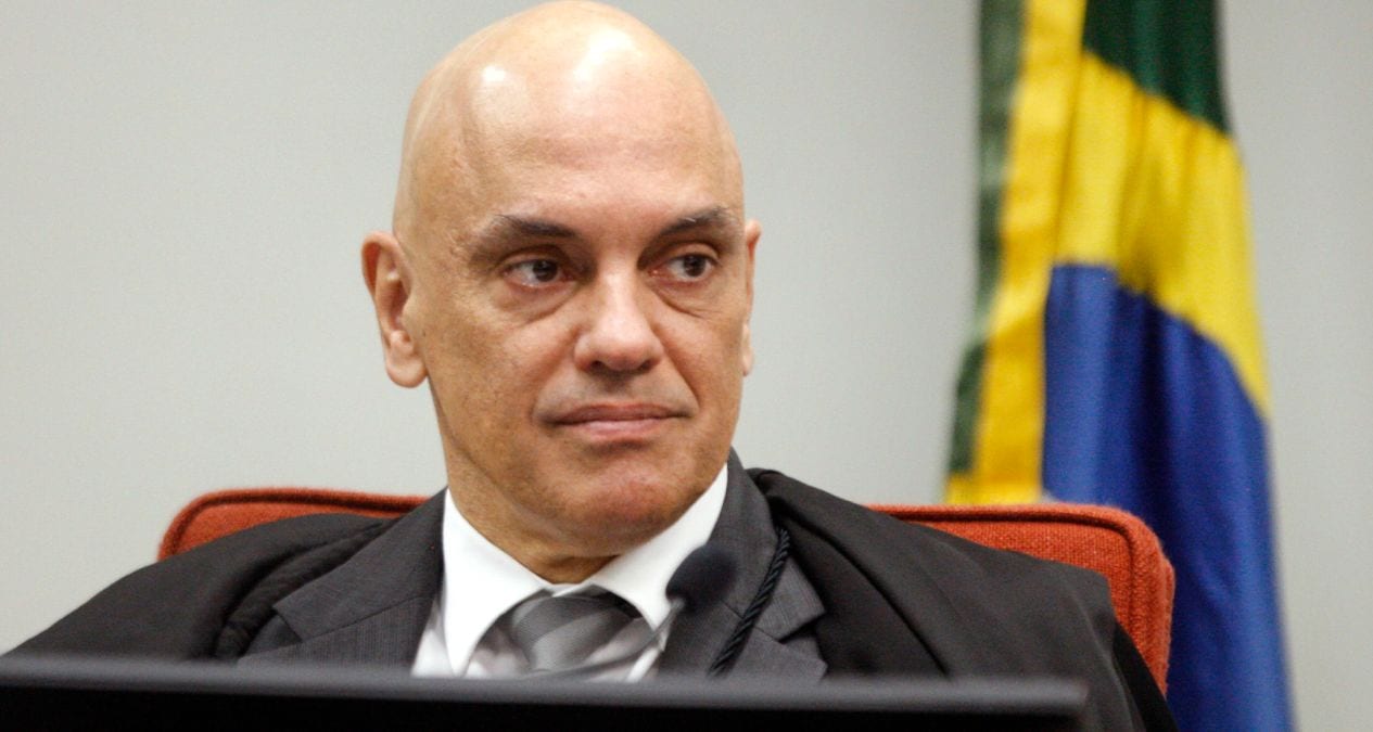 Moraes determina emissão de mandado de prisão contra Eduardo Bolsonaro