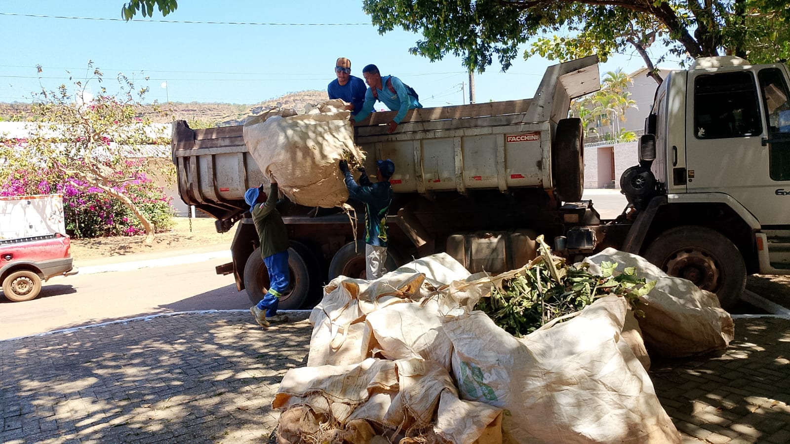 Prefeitura reforça serviços de limpeza em Taquaruçu para o Festival Gastronômico