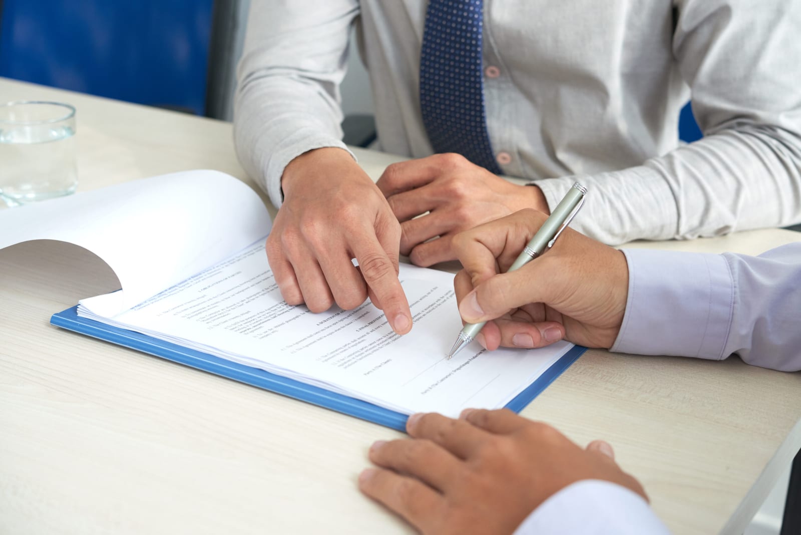 TST proíbe empresa de pagar advogado de empregados em acordos de rescisão