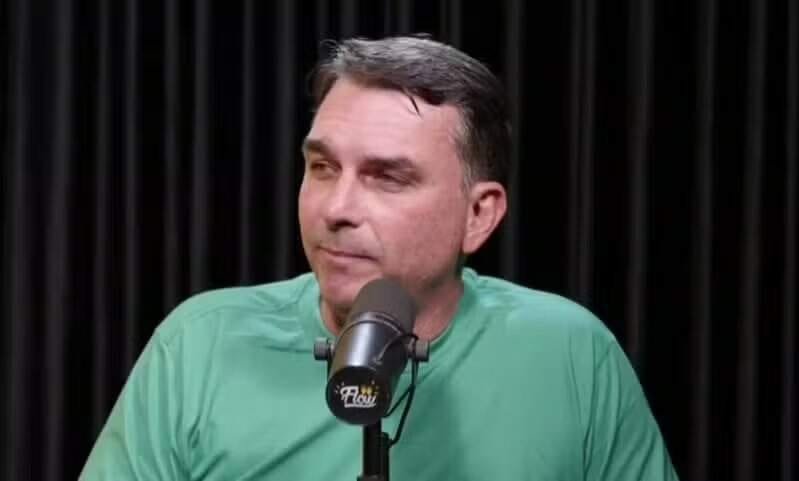 Flávio Bolsonaro diz em Maceió que programa social “não pode ser única coisa”