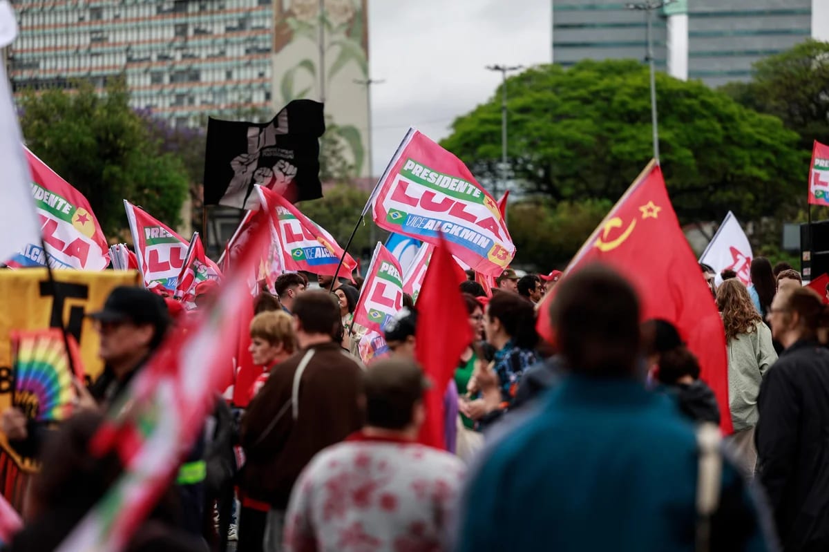 Apoiadores de Lula se reúnem em ato e caminhada em Porto Alegre neste sábado