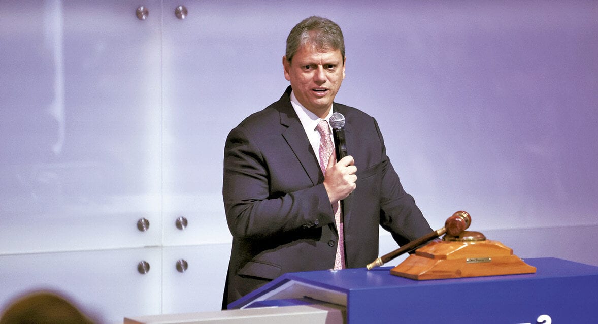 Tarcísio se pronuncia após derrota de Flávio nas urnas: "A eleição passou. O Brasil continua"