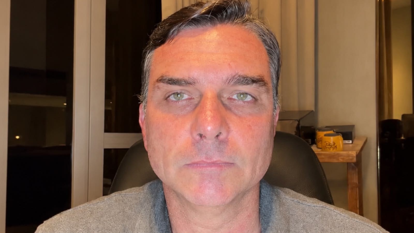 Flávio Bolsonaro faz primeira live após chegar aos Estados Unidos