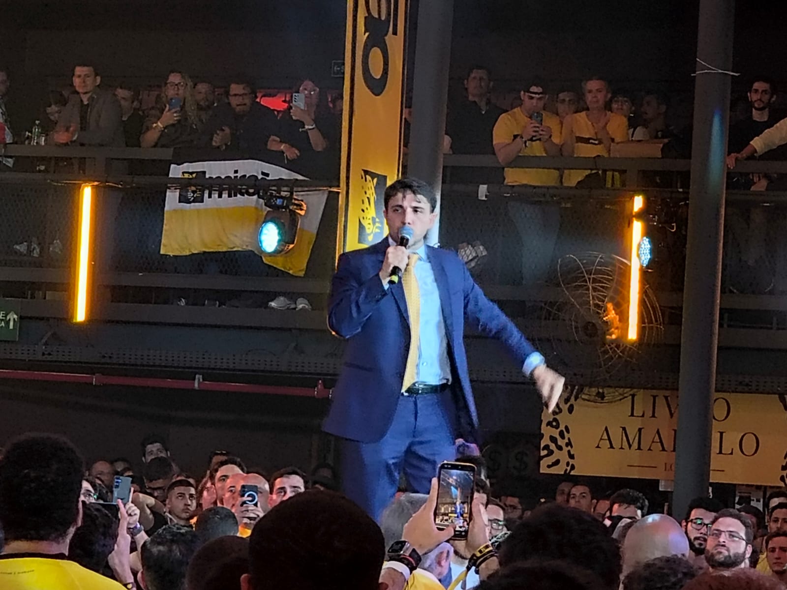Renan Santos lança candidatura com promessa de autonomia financeira