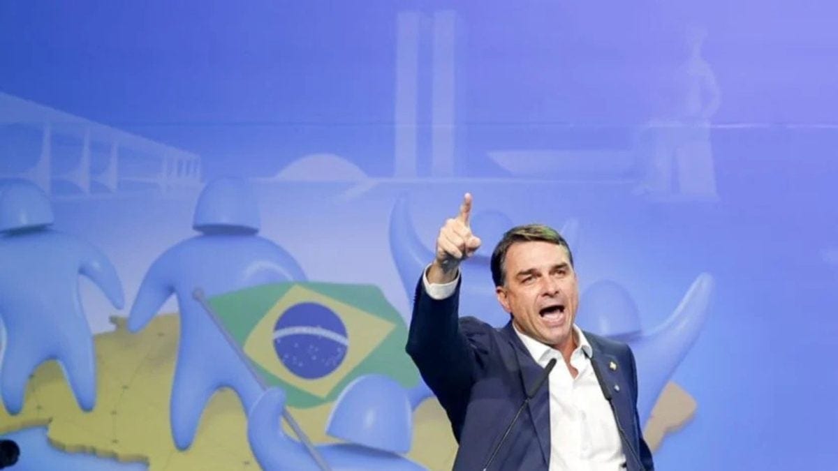 Flávio vota no Rio e volta a Brasília para acompanhar apuração do 1º turno