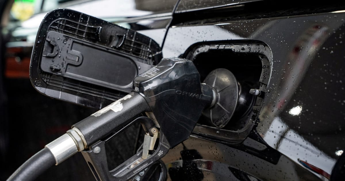 Trump diz que que avalia suspender imposto federal sobre gasolina