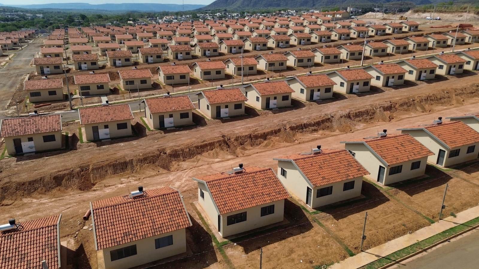 Empreiteira pede mais 30 dias; 1.416 famílias têm casas prontas no Residencial Carvalho
