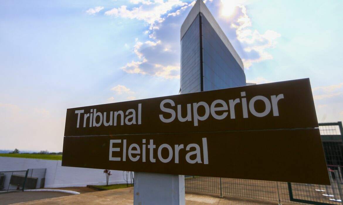 Tribunal Superior Eleitoral inicia julgamento de registros de Lula, Flávio e Zema nesta segunda-feira