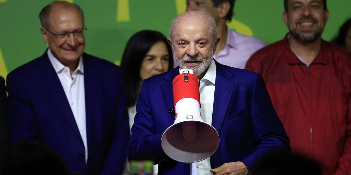 Por que o TSE mandou Lula, Janja e deputados retirarem do ar posts sobre Flávio