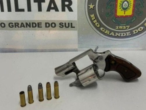 Brigada Militar prende idoso com arma furtada no bairro Presidente Vargas, em Caxias