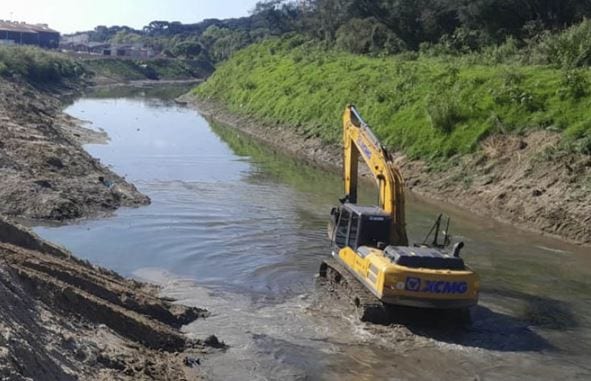 Prefeitura limpou 106,7 km de rios em Curitiba desde janeiro de 2025