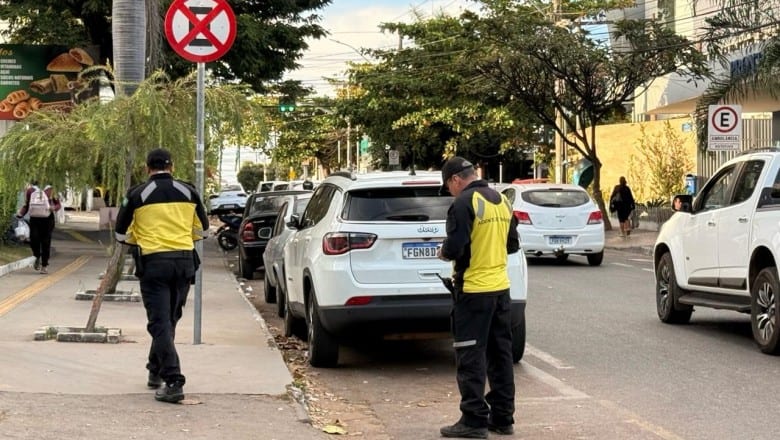 Operação Esquina Livre reforça fiscalização e pode remover veículos estacionados irregularmente em Goiânia