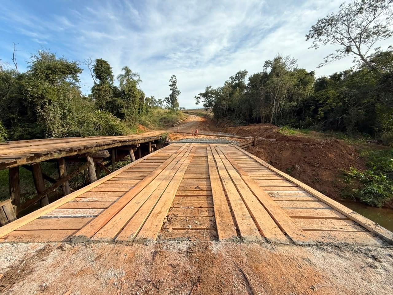 Prefeitura conclui reconstrução da Ponte da Cachoeira em Apiaí Mirim