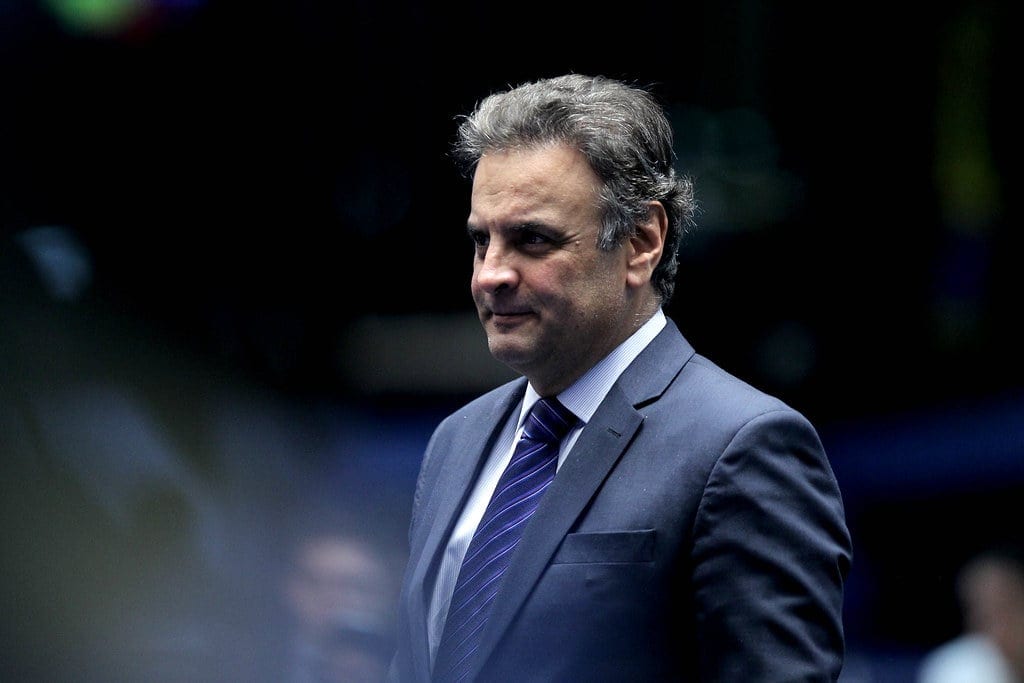 Aécio Neves recua e confirma candidatura ao Senado por Minas Gerais