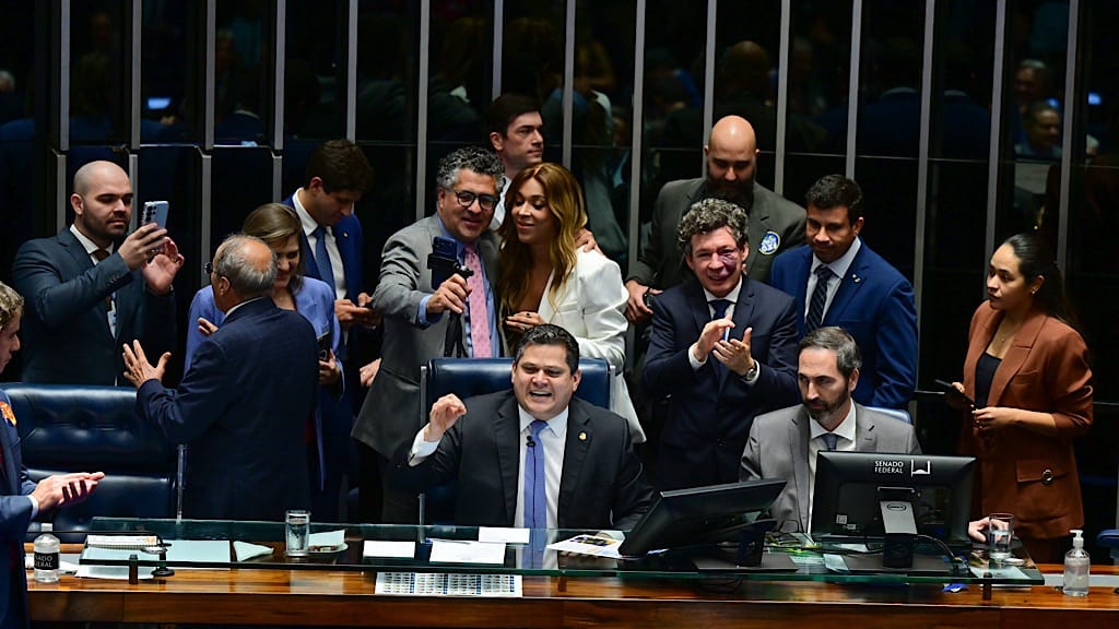Senado aprova fim da escala 6×1 com 75 votos favoráveis