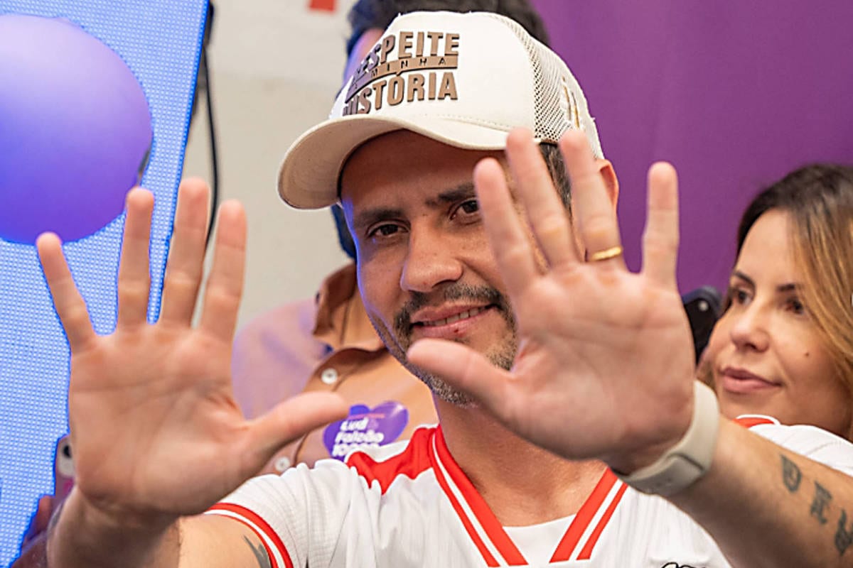 Cleitinho foi carregado nos ombros por deputado indiciado pela PF