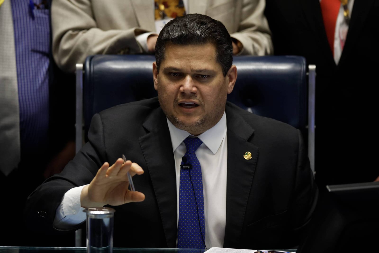 Alcolumbre articula pautas pró-Lula e busca voto até do PL para se reeleger presidente do Senado