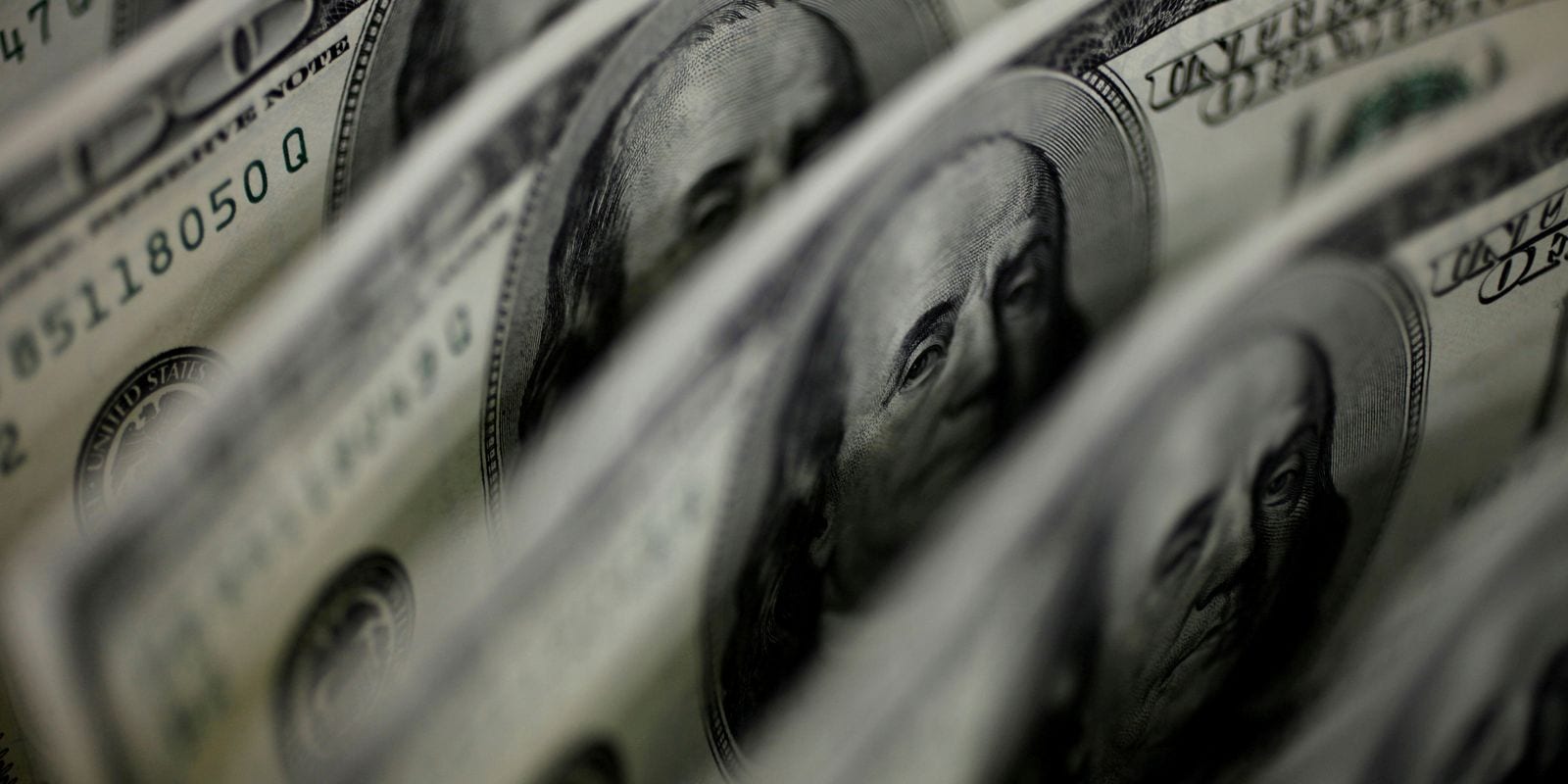 Dólar sobe 8,21%, e bolsa cai 13,88% após reeleição de