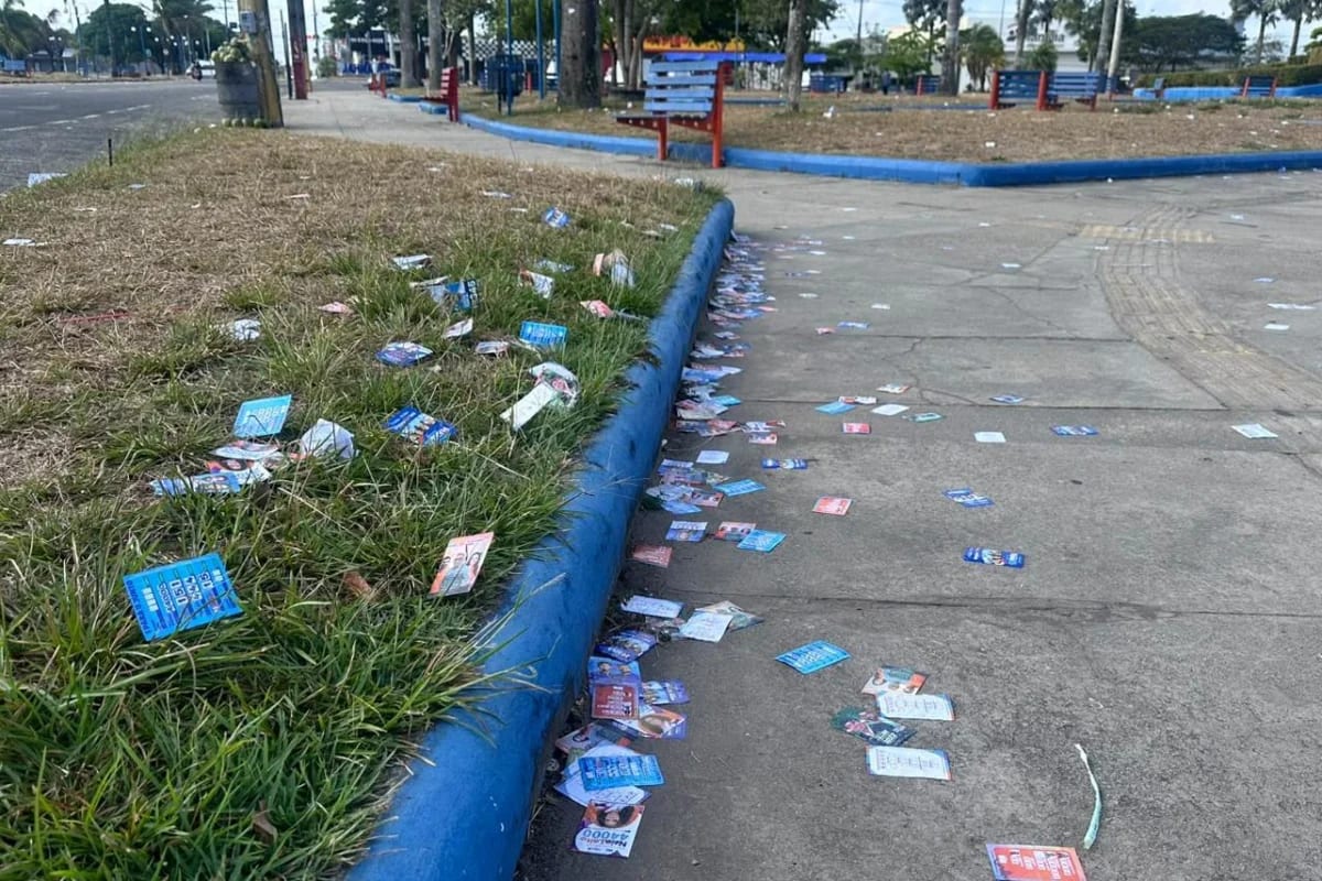 Ruas de Castanhal amanhecem cobertas por santinhos na votação deste domingo