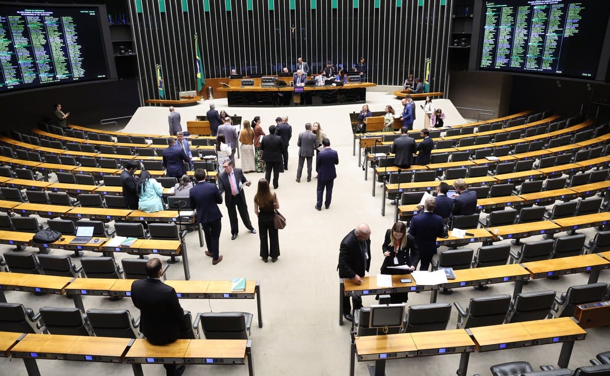 Bancada do agro reelege dois em cada três deputados e amplia presença: impactos e projeções