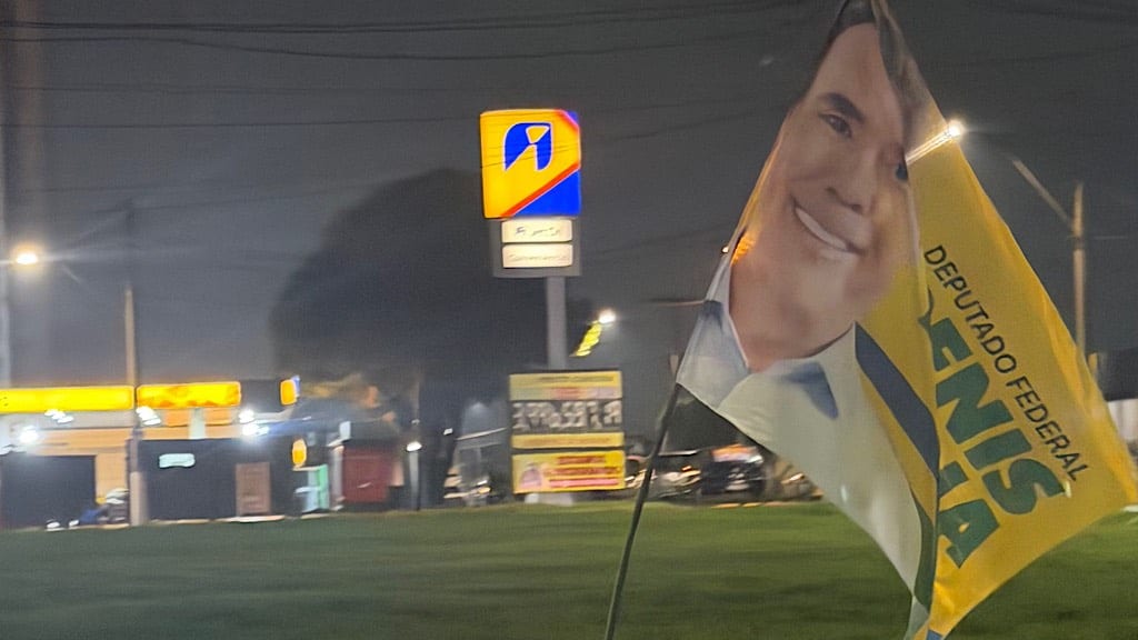 Bandeiras de Denis Andia foram encontradas após as 22h em Americana