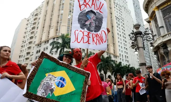 Estudantes fazem ato no Rio de Janeiro em defesa de voto em Lula