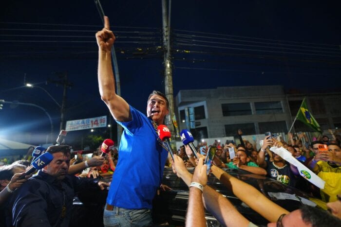 Flávio Bolsonaro promete integrar Brasil ao Escudo das Américas se eleito