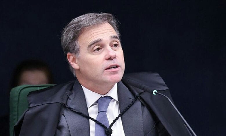 Mendonça pede à 2ª Turma que analise afastamento de chefes da PF