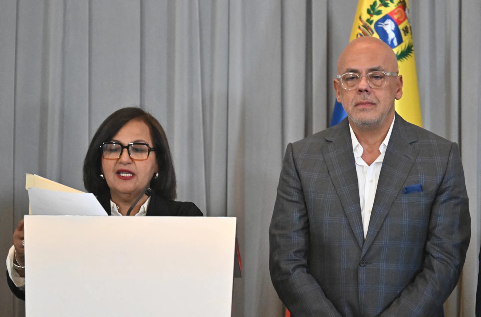 Chavistas e opositores fecham primeira rodada de diálogos com acordos sobre terremoto e Justiça