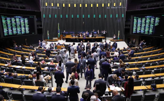 Custos dos Deputados já ultrapassam R$ 584 milhões