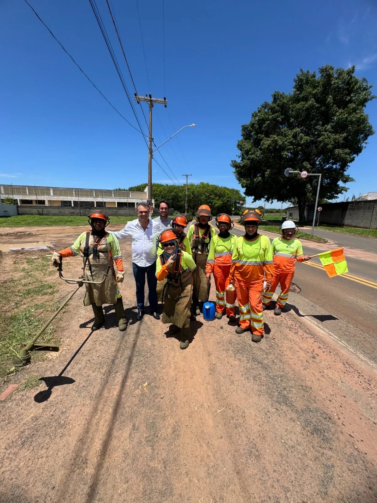 PREFEITURA REALIZA PODAS PREVENTIVAS E PREPARA LIMPEZA DE LOTES NA REGIÃO DO UNASP