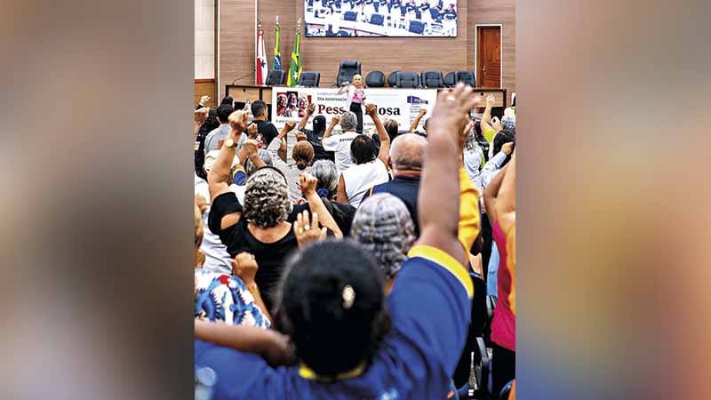 Idosos cobram, em audiência, políticas públicas e respeito