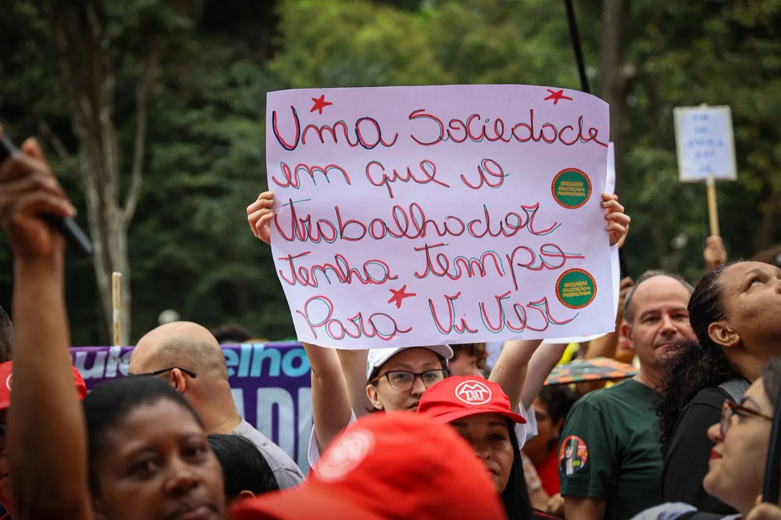 Mobilização popular vai impor vitória ao Congresso acuado diante das eleições, analisa cientista político sobre fim da e