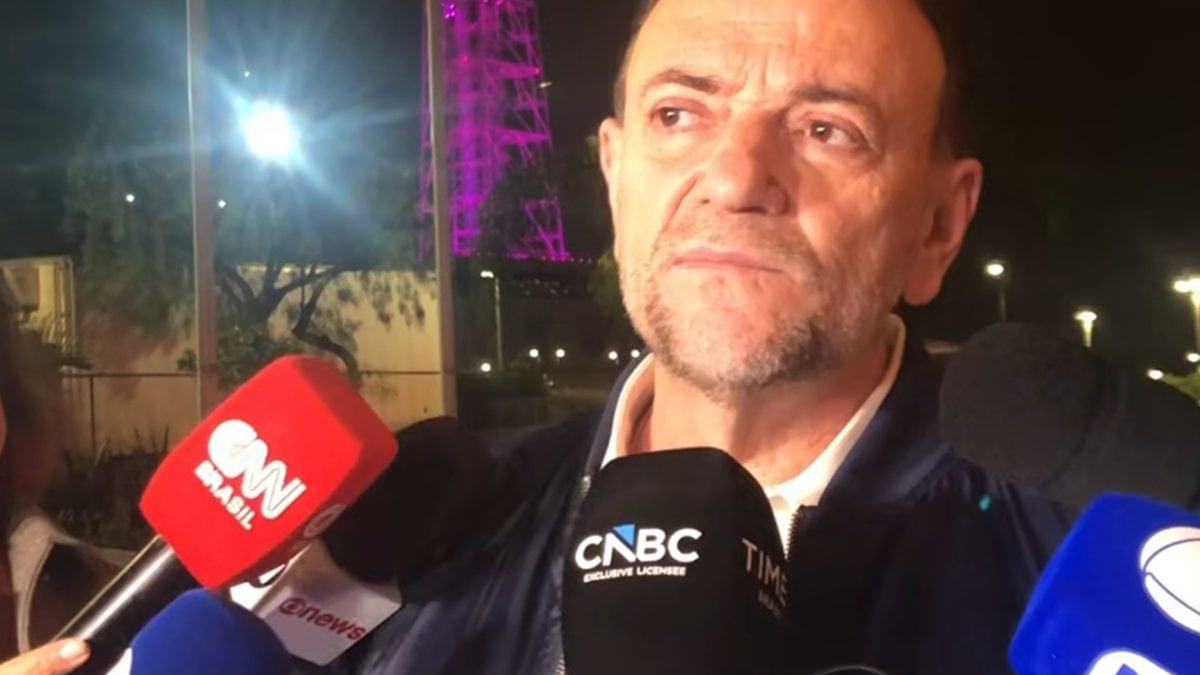 Quem condecora miliciano não pode falar em segurança, diz PT sobre Flávio