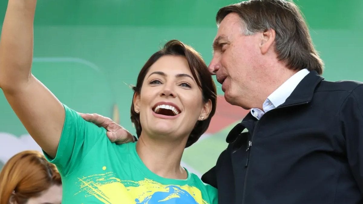 Michelle quebra o silêncio e revela mensagem de Jair Bolsonaro após derrota de Flávio e saída do Brasil