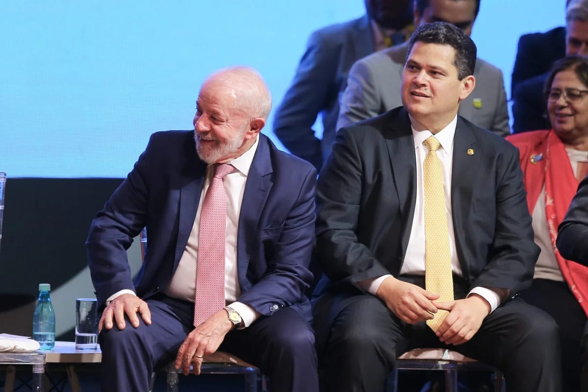 Lula deve receber Davi Alcolumbre nesta terça (11/8) no Alvorada