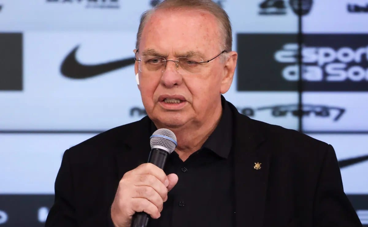 Cláusula antipolítica no Corinthians gera críticas e fere legado histórico do clube