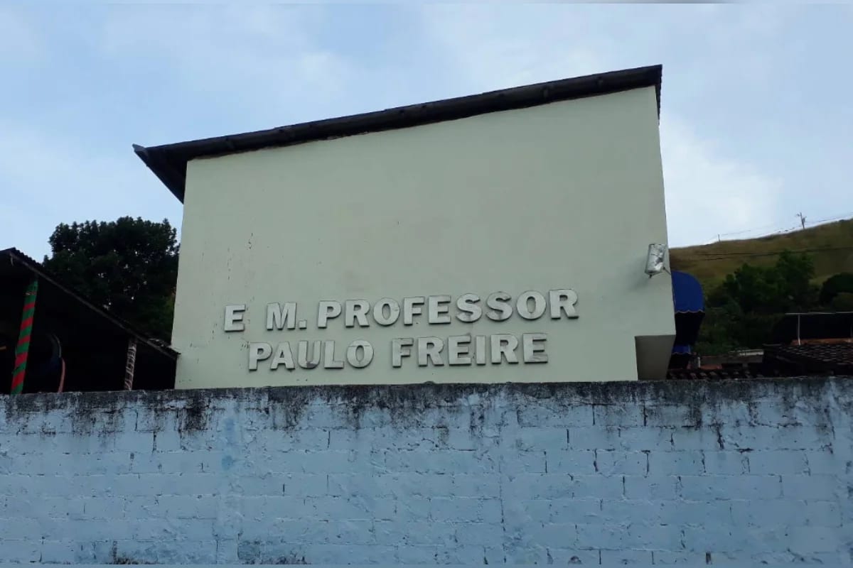 Prefeitura propõe retirar Paulo Freire do nome de escola em Coronel Fabriciano