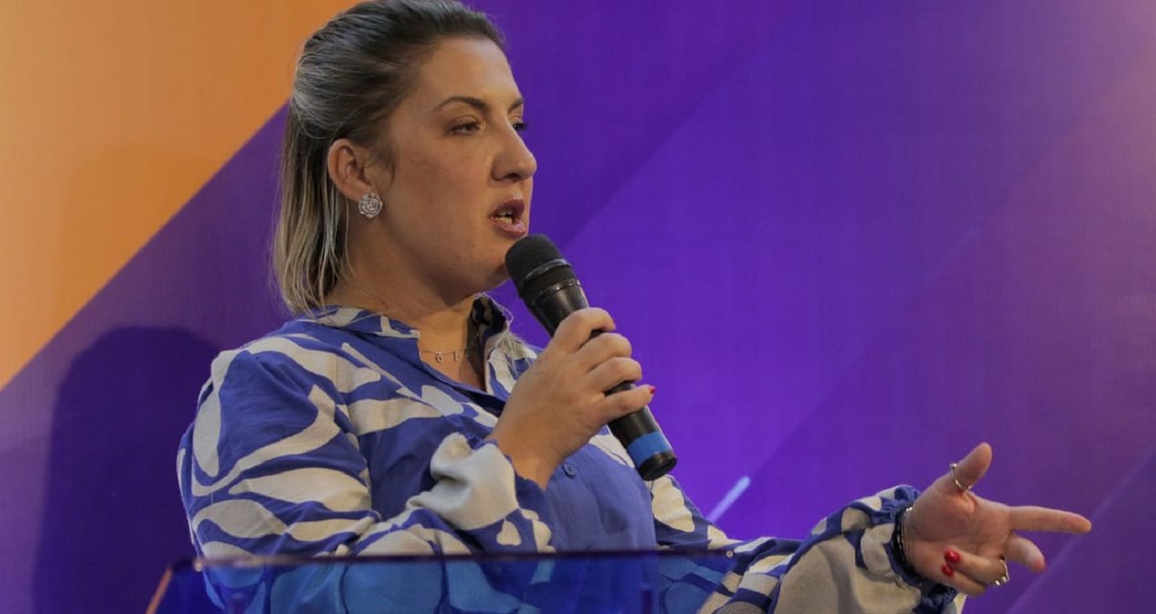 Daniella Marques: campanha de Flávio prepara PEC e projetos para cortar gastos