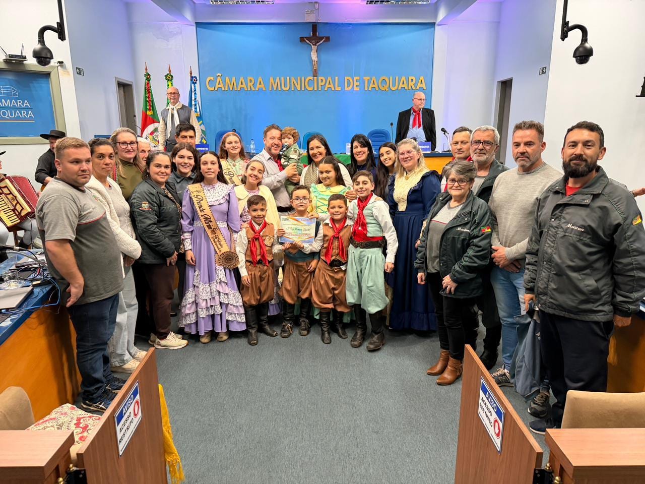 Câmara de Taquara homenageia CTG Essência Gaúcha em sessão solene